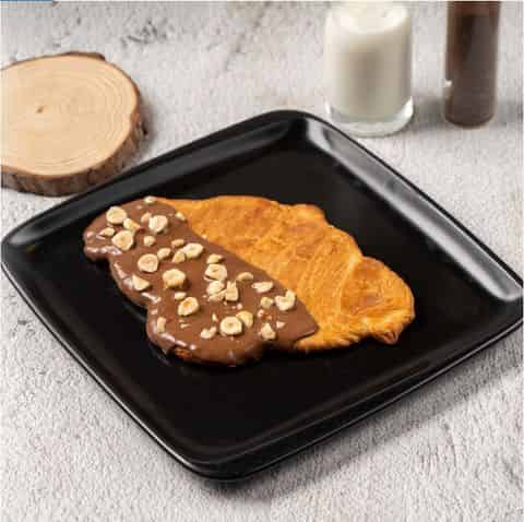 كروسان مسطح بالبندق