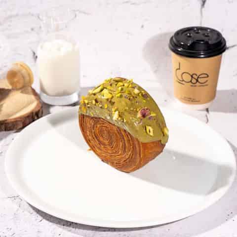 رول نيويورك بالفستق