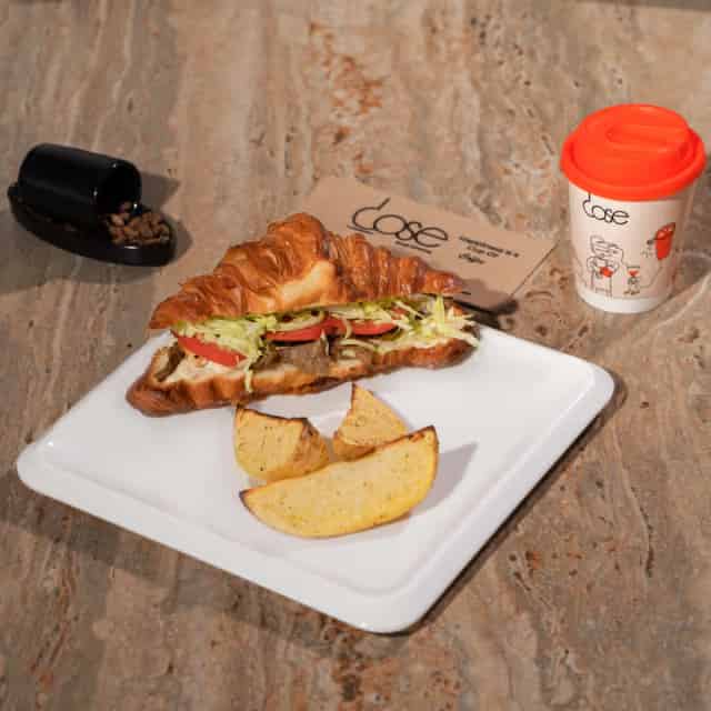 كرواسون ستيك ساندوتش