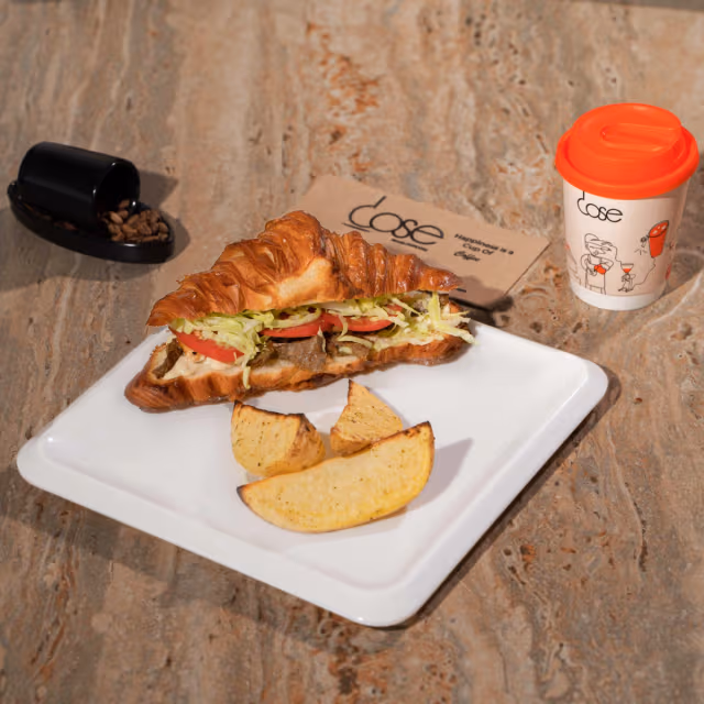 كرواسون ستيك ساندوتش